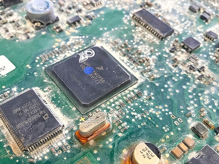 روش شستشوی برد موبایل